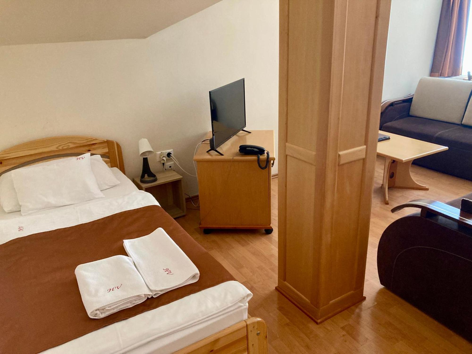 Het Vezer Apartmanhotel Komárom Rom bilde